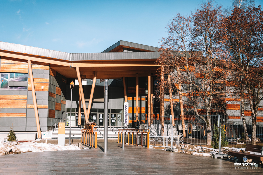 Façade du Palais des sports