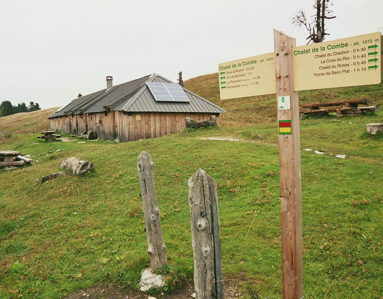 Lathuile Refuge Alpage de La Combe