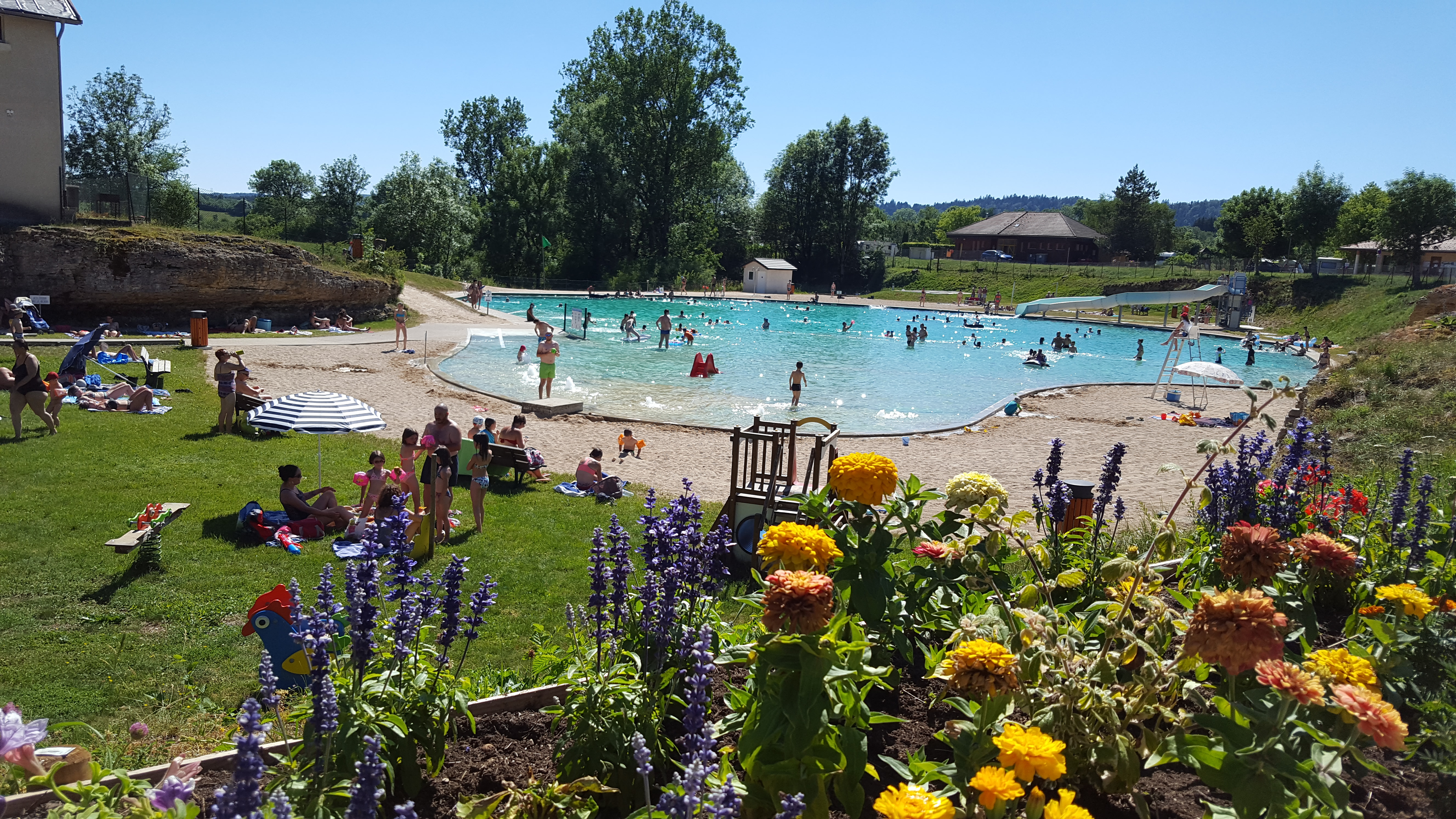 Baignade en plein air à Champdor