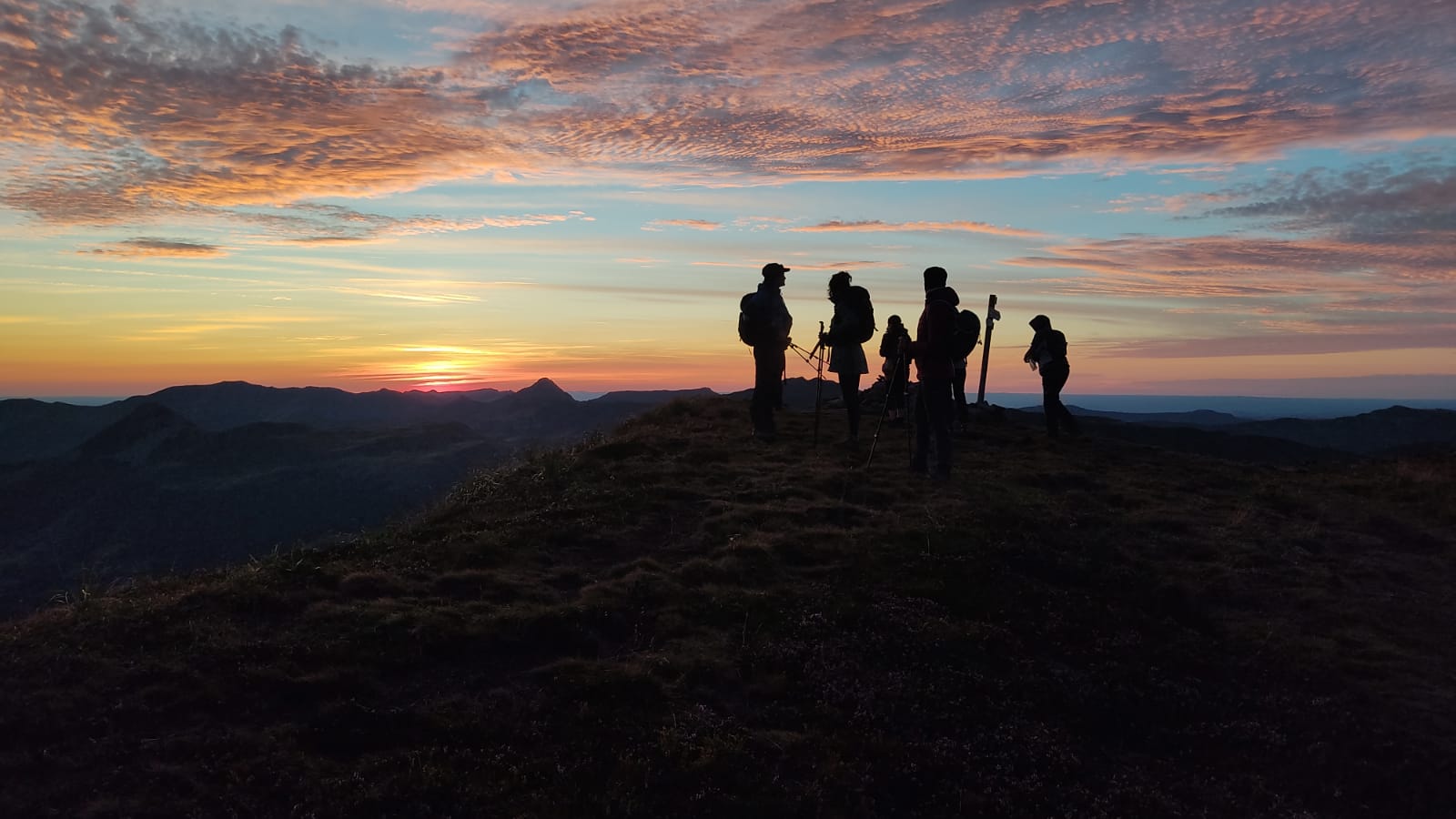 Coucher de soleil au cœur du volcan