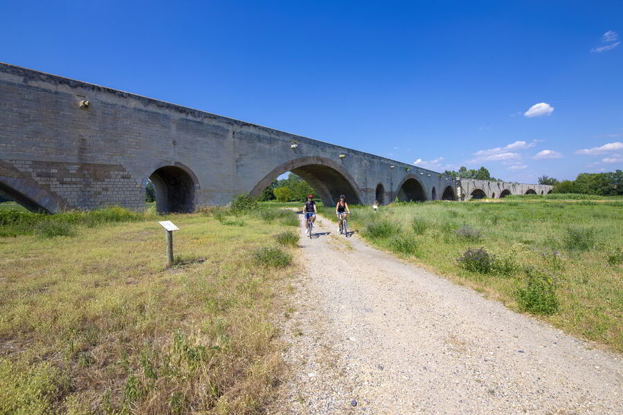 Le Pont sur le Rhône entre Lamotte du Rhône et Pont Saint Esprit