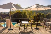 Terrasse vue piscine parfait pour le PDJ