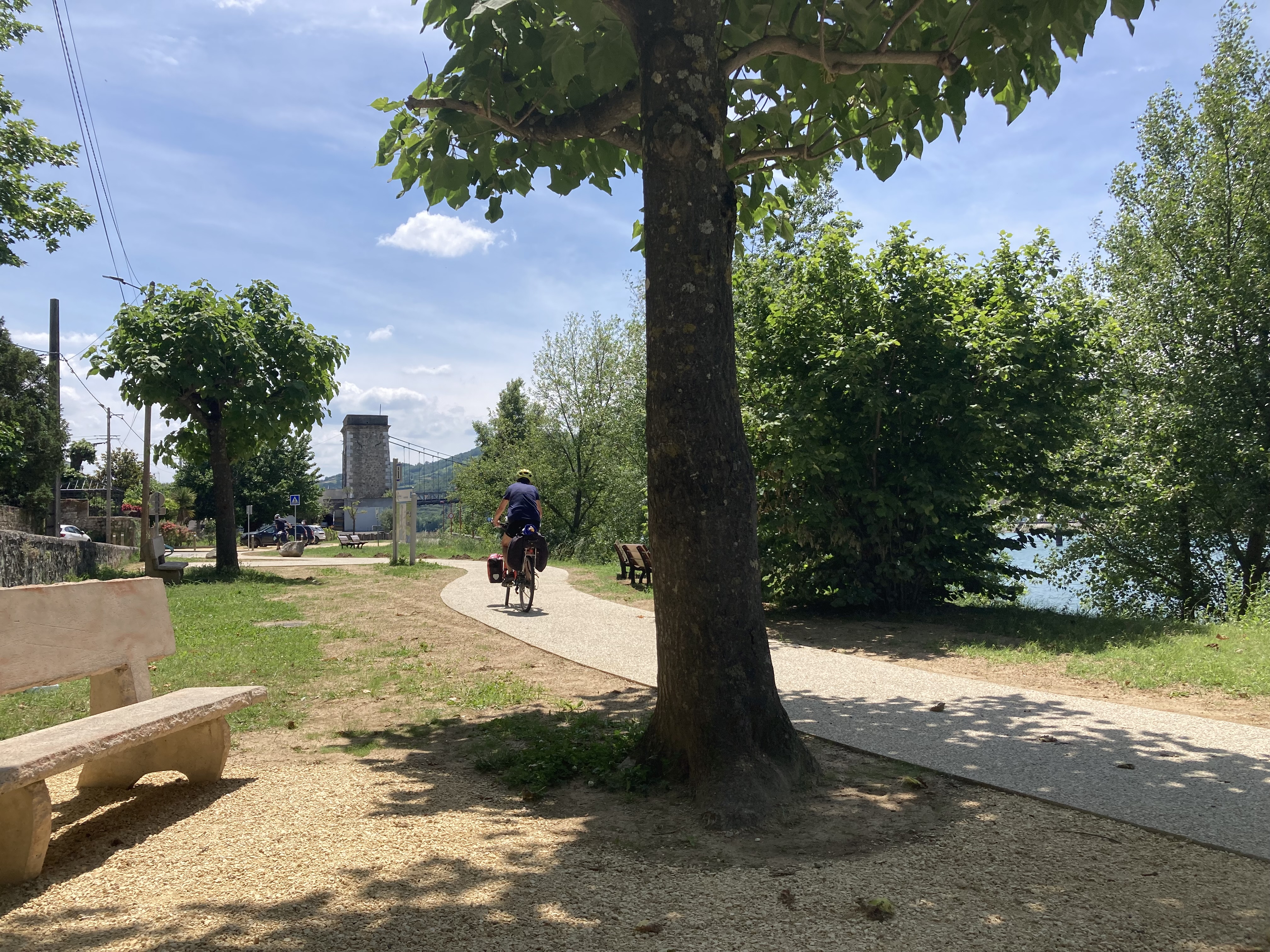 Aire de pique nique à Andancette au bord de la Viarhôna