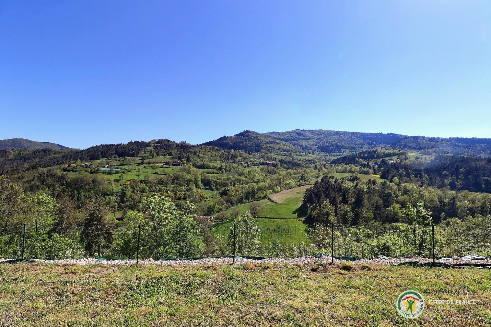 Vue dégagée depuis le jardin