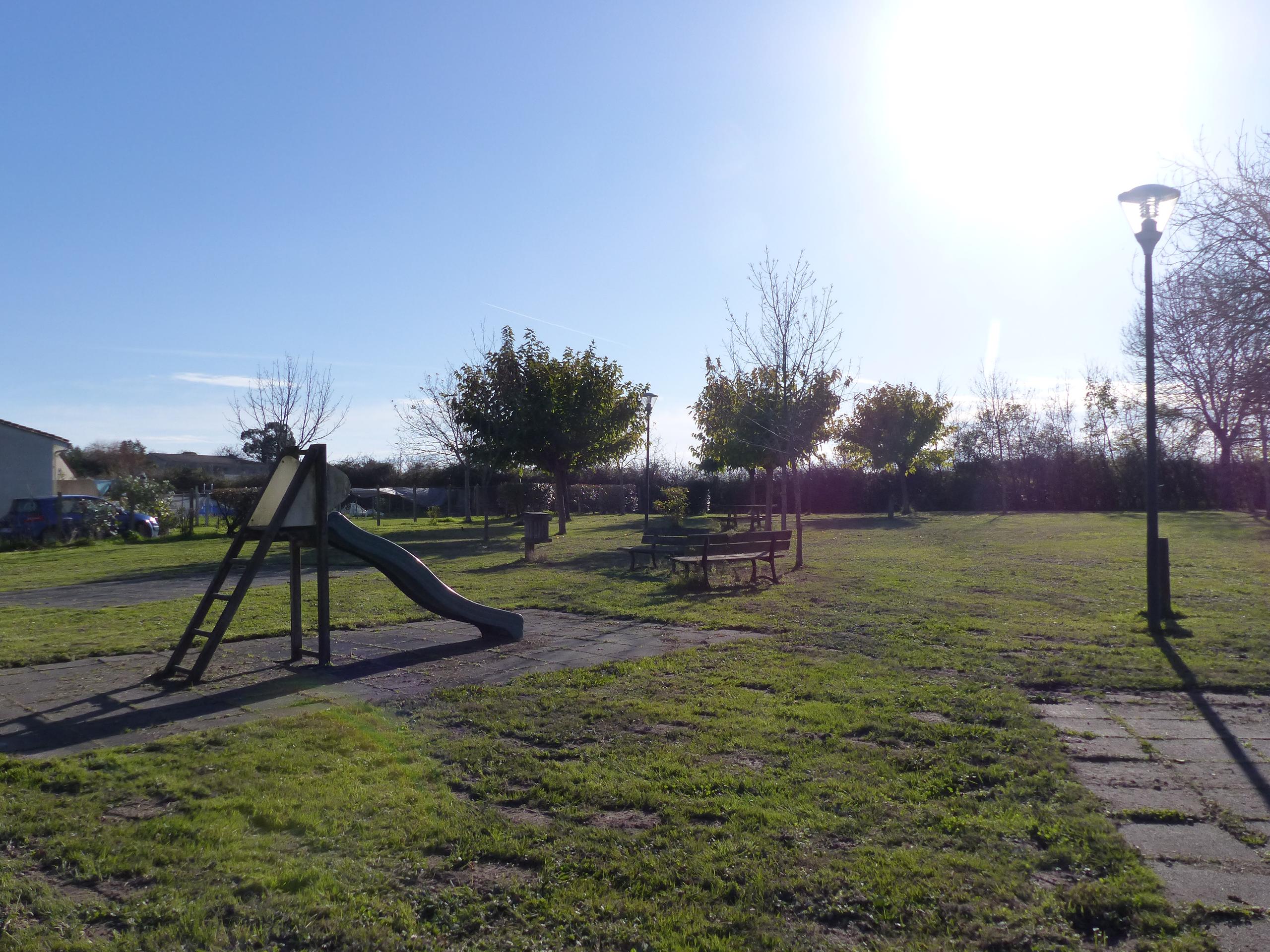 Aire de Jeux à Valeyrac