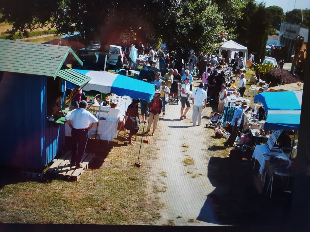 Vide-grenier sur les remparts
