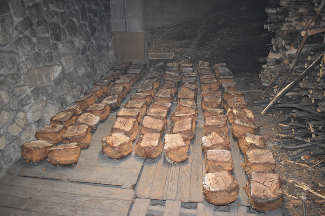 Vente de pain par l'association du four et du moulin_Villar-d'Arêne - © ©Christian Sionnet