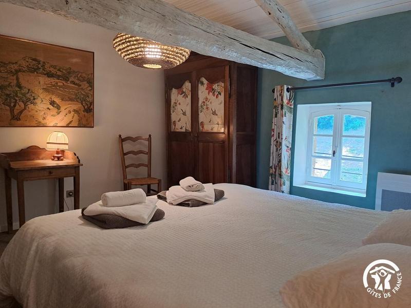 Le gîte du Tilleul de Bressolles - Le Bez - Gîtes de France Sud - chambre étage