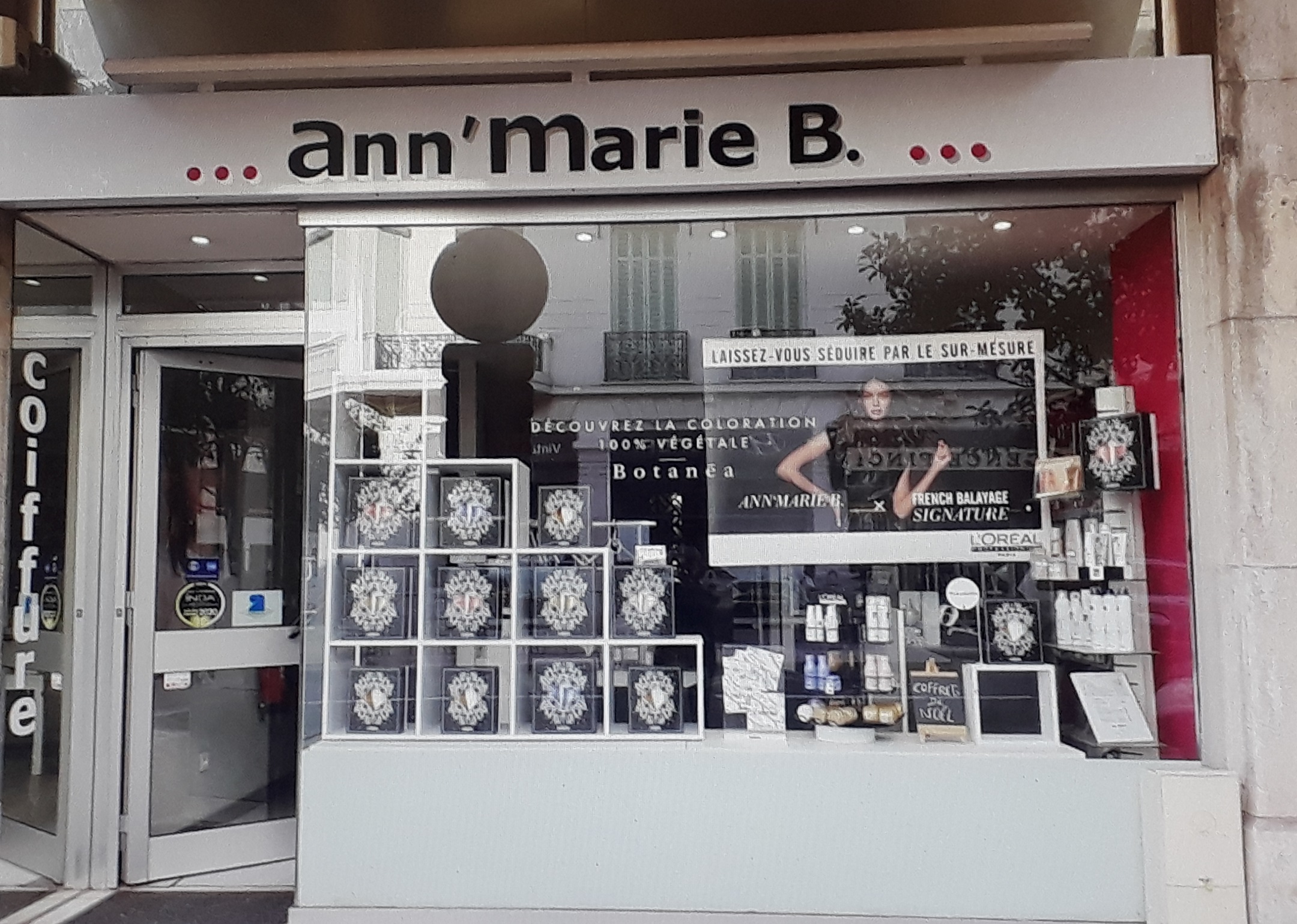 Devanture du salon de coiffure Ann.marie.B