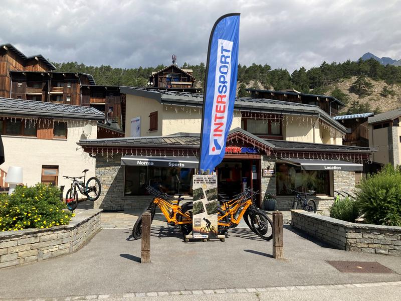 Magasin Norma Sports Intersport à La Norma