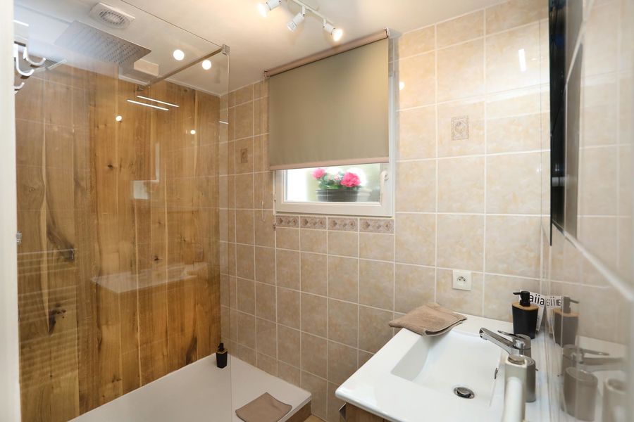 salle de bain grande chambre