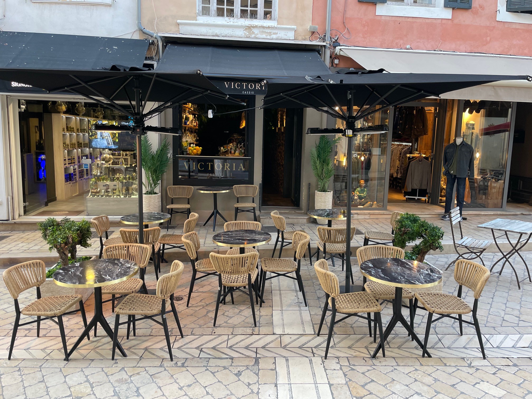 VICTORIA CASSIS - Bar à Champagne, vins, café & cocktails - photo 2