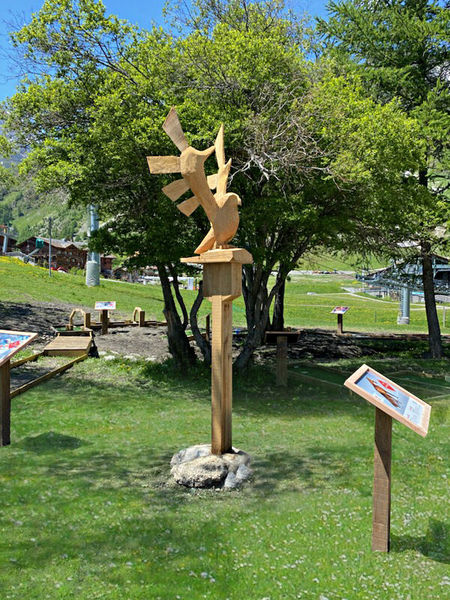 Statue en bois - Mini golf en été de Val d'Isère