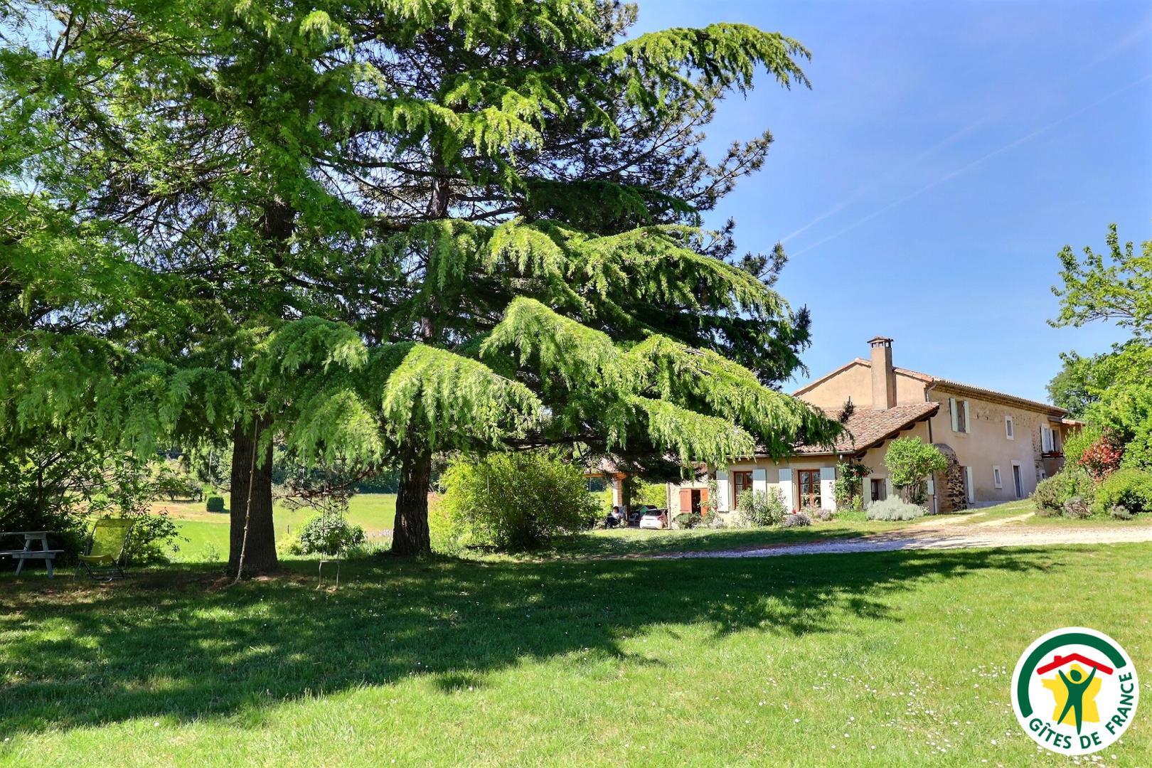 La propriété comprenant le gîte et l'habitation des propriétaires, aucun vis à vis