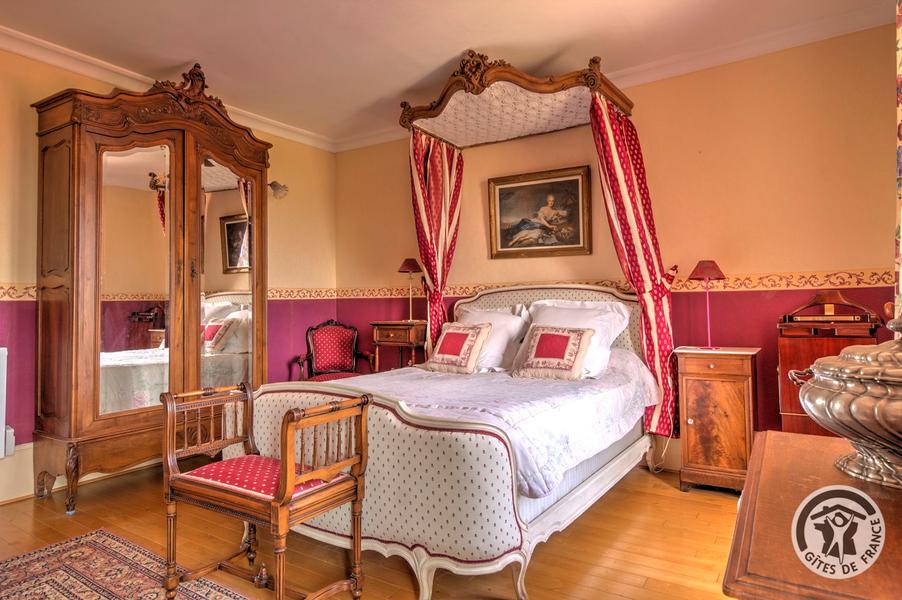 Chambres d'Hôtes "A l'Orée des Vignes" à Gleizé dans le Beaujolais - Rhône : Suite "Iris" à l'étage.