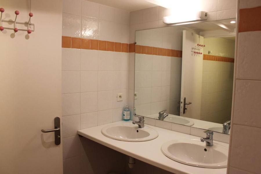 Grange des Tilleuls - Sanitaires - Gîtes de Groupe d'Etape - Roure - Alpes-Maritimes