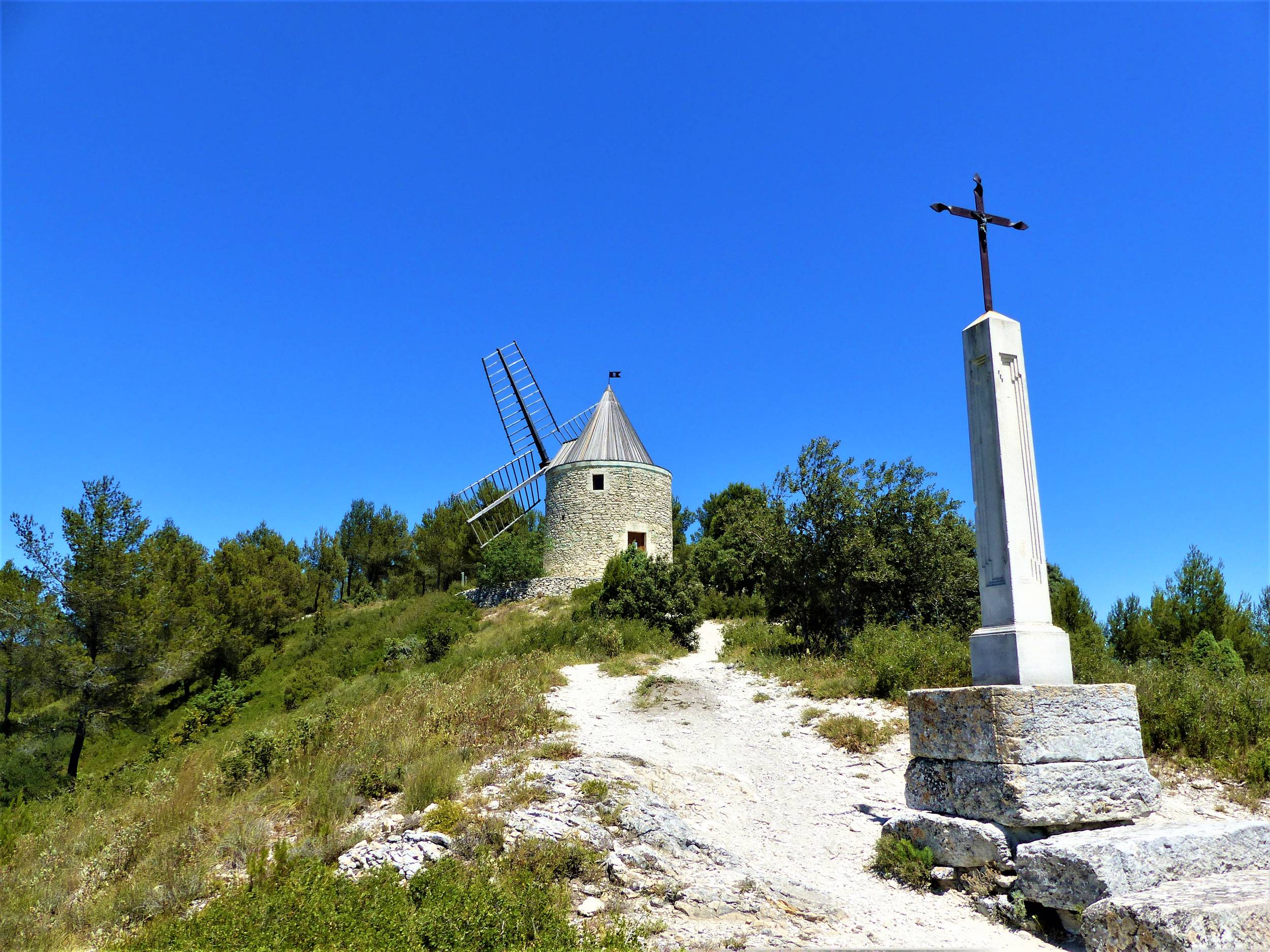 TARASCON - Abbaye de Saint-Michel de Frigolet