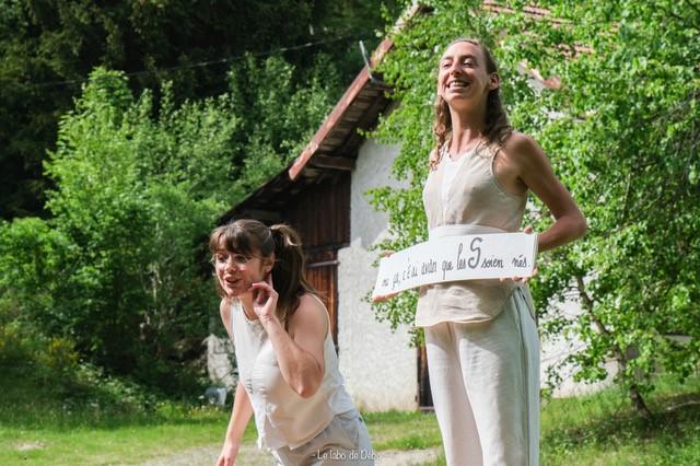 Compagnie Tant'Hâtive - Flâneries à Pérouges
