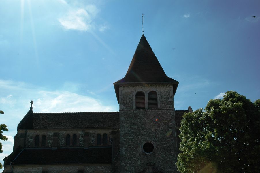 Eglise Courtenay - OTSI Morestel
