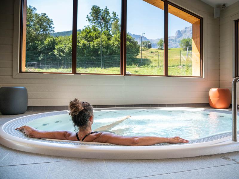 Espace bien-être de la piscine du Sauze