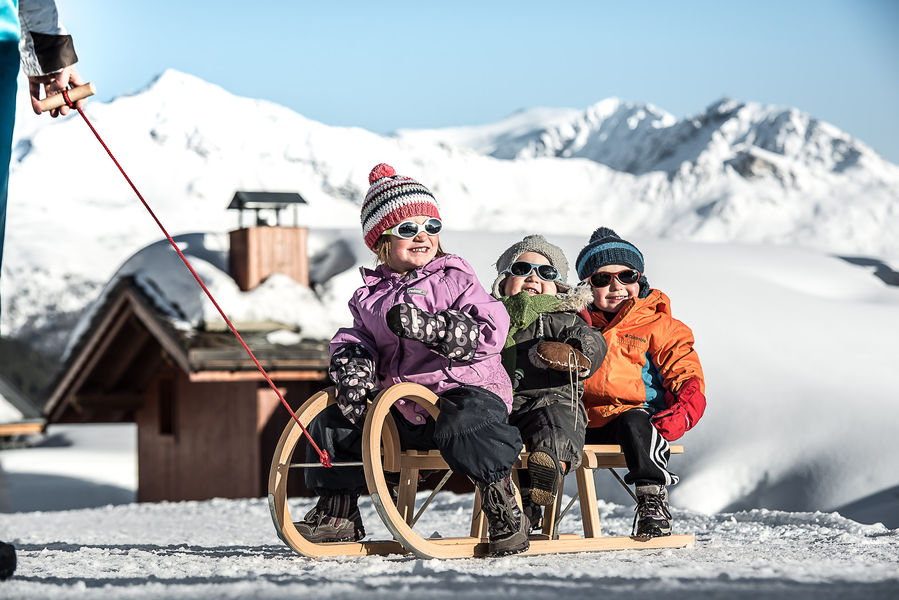 enfants en luge