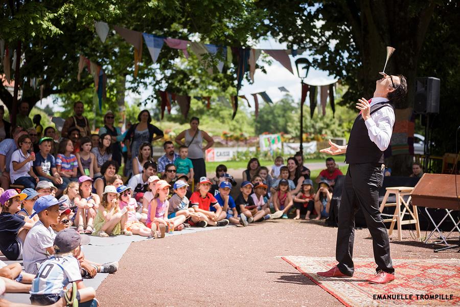 Juggling and comedy show “Temporary Imbalance”