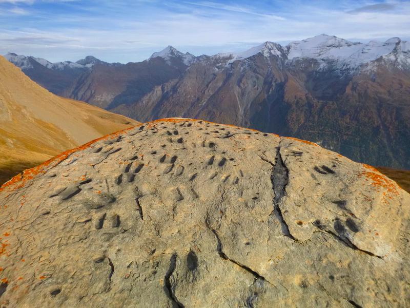 La mystérieuse Pierre aux Pieds à Val Cenis-Lanslevillard La mystérieuse Pierre aux Pieds à Val Cenis-Lanslevillard