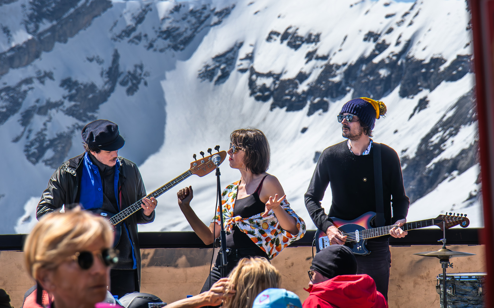 Concert sur la terrasse du Désert Blanc au sommet des Grandes Platières