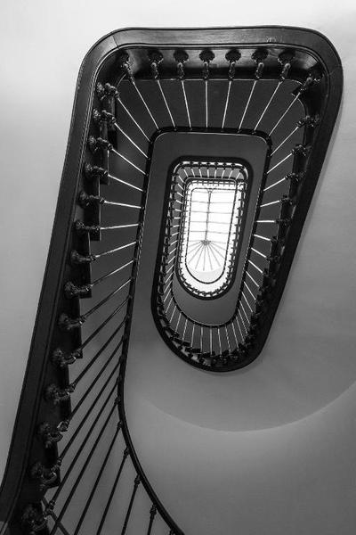 L'escalier en colimasson vu depuis le rez de chaussée.