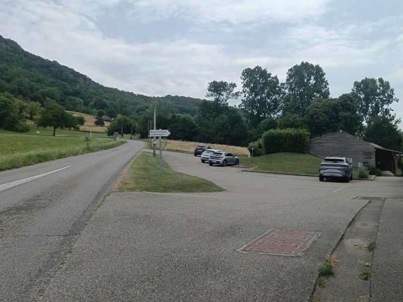 Parking de la salle multiactivités La Ruche_Saint-Genix-les-Villages