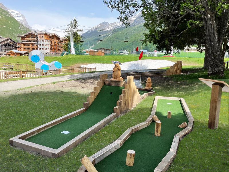 Deux parcours - Mini golf en été de Val d'Isère