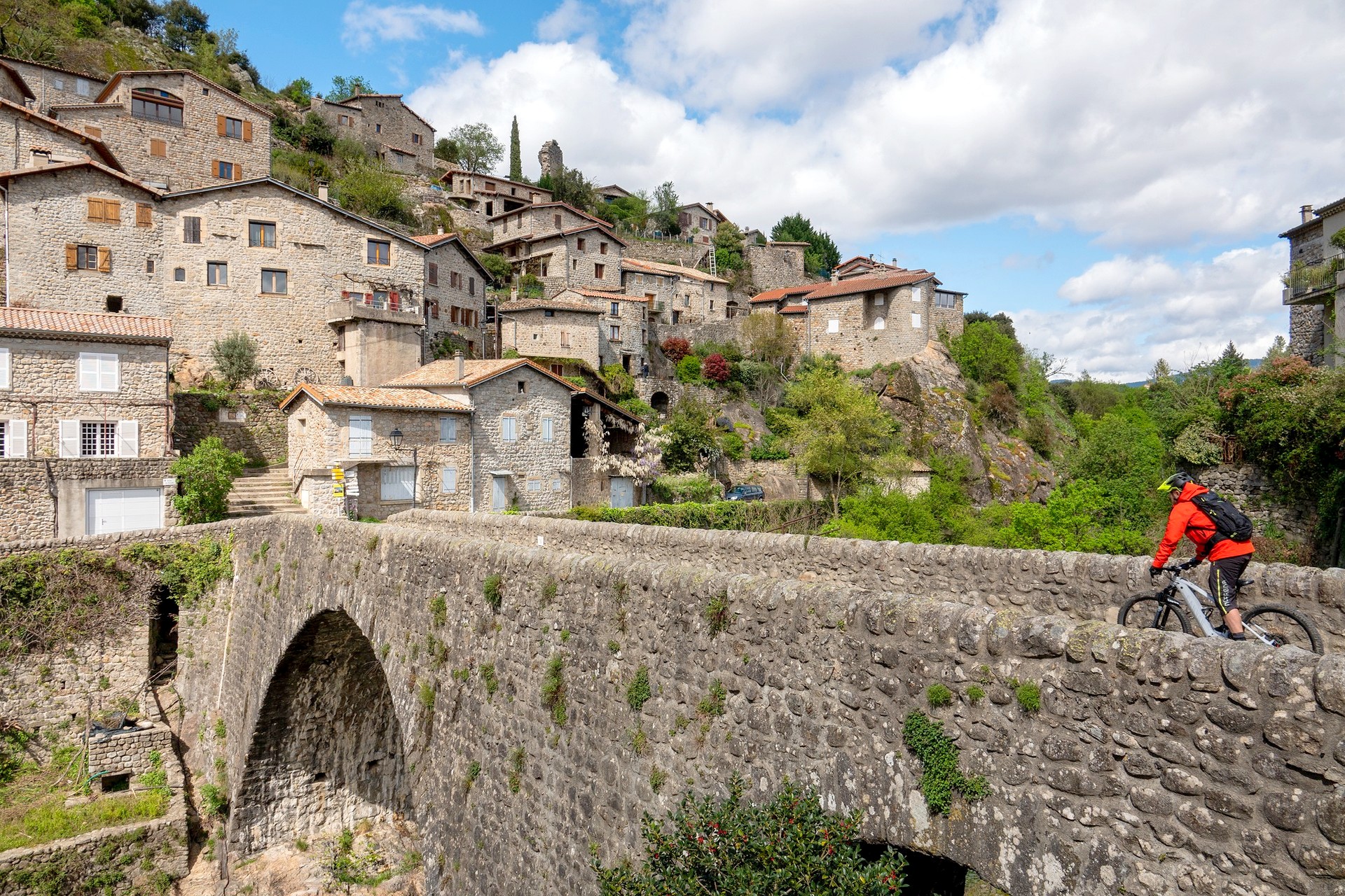 Jaujac - VTT sur le pont du Chastelas