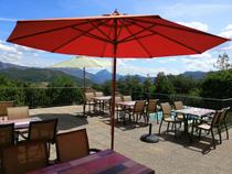 Terrasse extérieure vue piscine