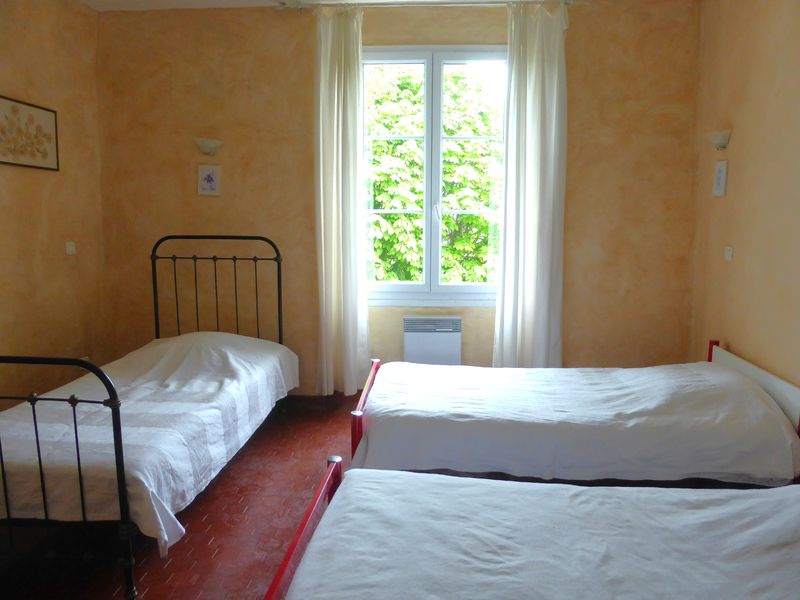 Chambre 1 Roseline avec 3 lits simples