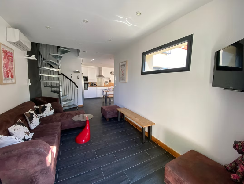 La cigale rouge_Mondragon