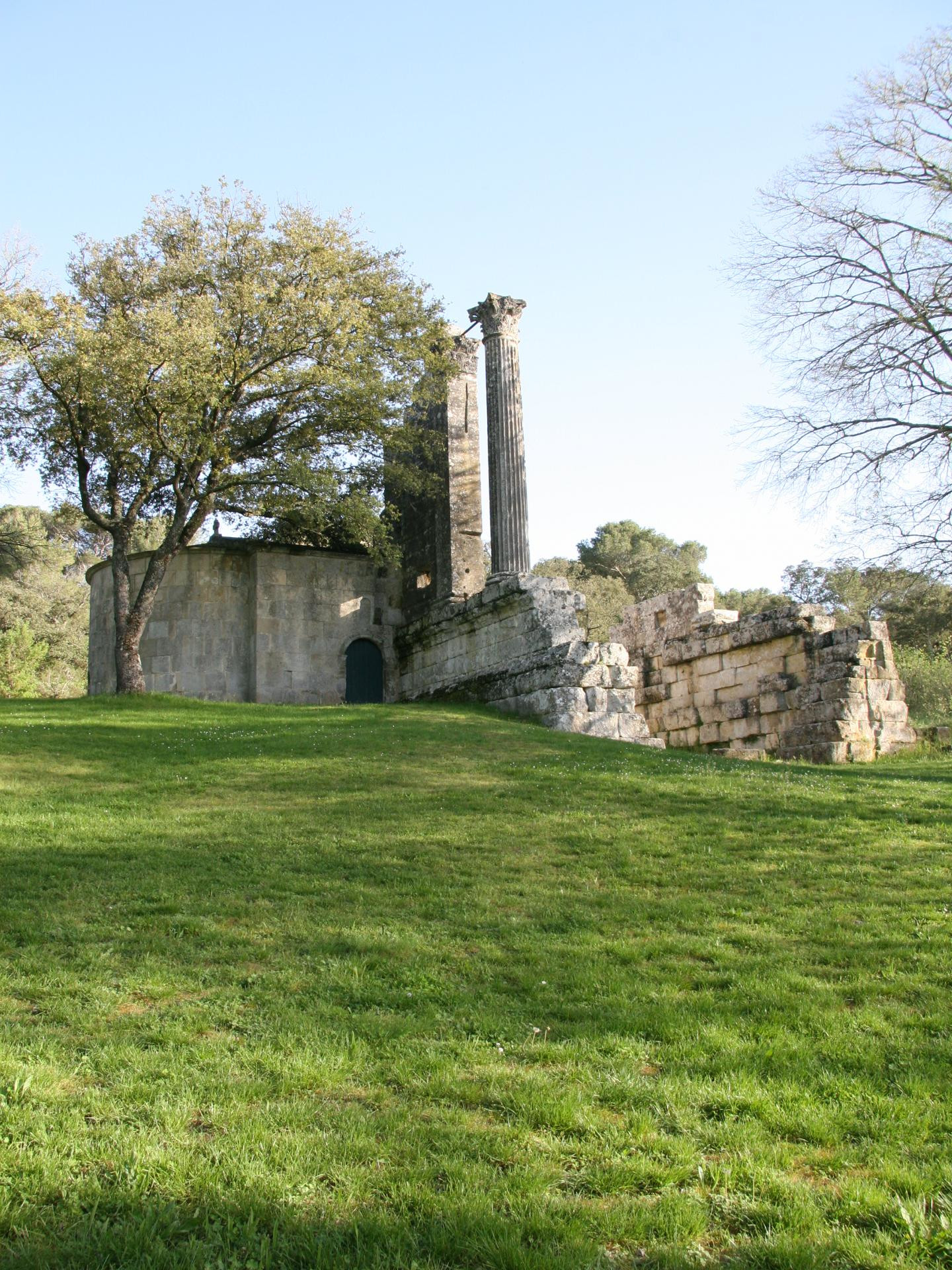 Aux environs de Château Bas, Vernègues - photo 3