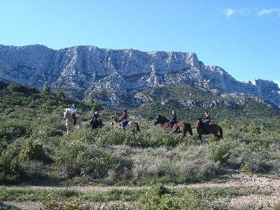 Centre équestre Clos Sainte Victoire, Saint-Antonin-sur-Bayon - photo 4