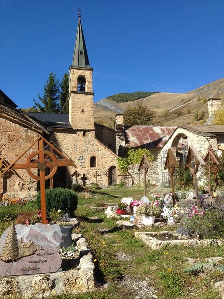 Vue depuis le cimetière sur la Chapelle des Pénitents - © © OTHV / J. Selberg Chapelle des Pénitents Blancs - La Grave - © © OTHV / J. Selberg