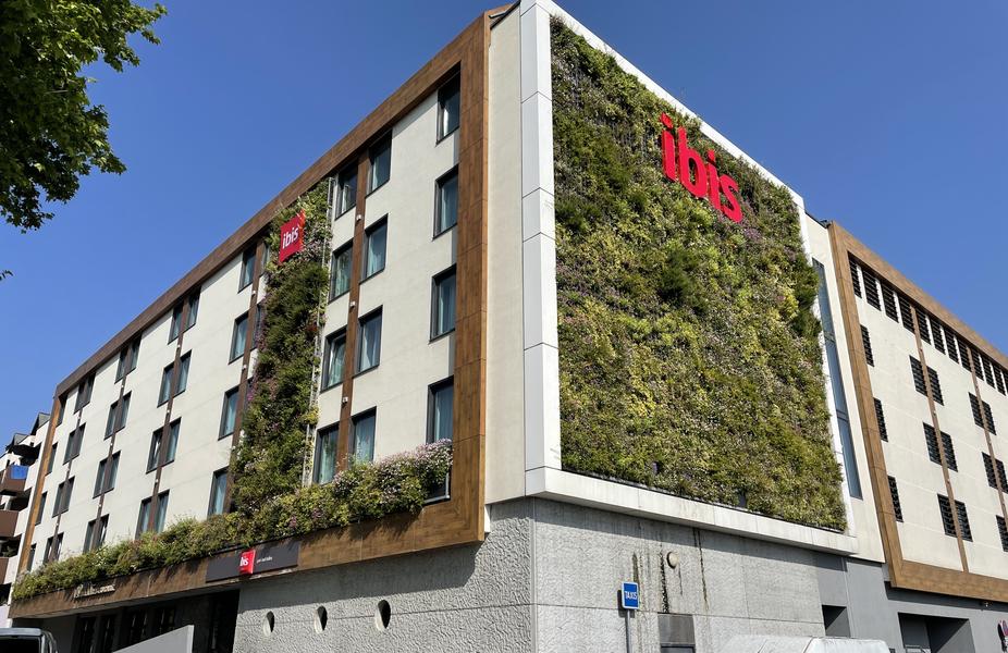 Facade ibis lyon sud oullins