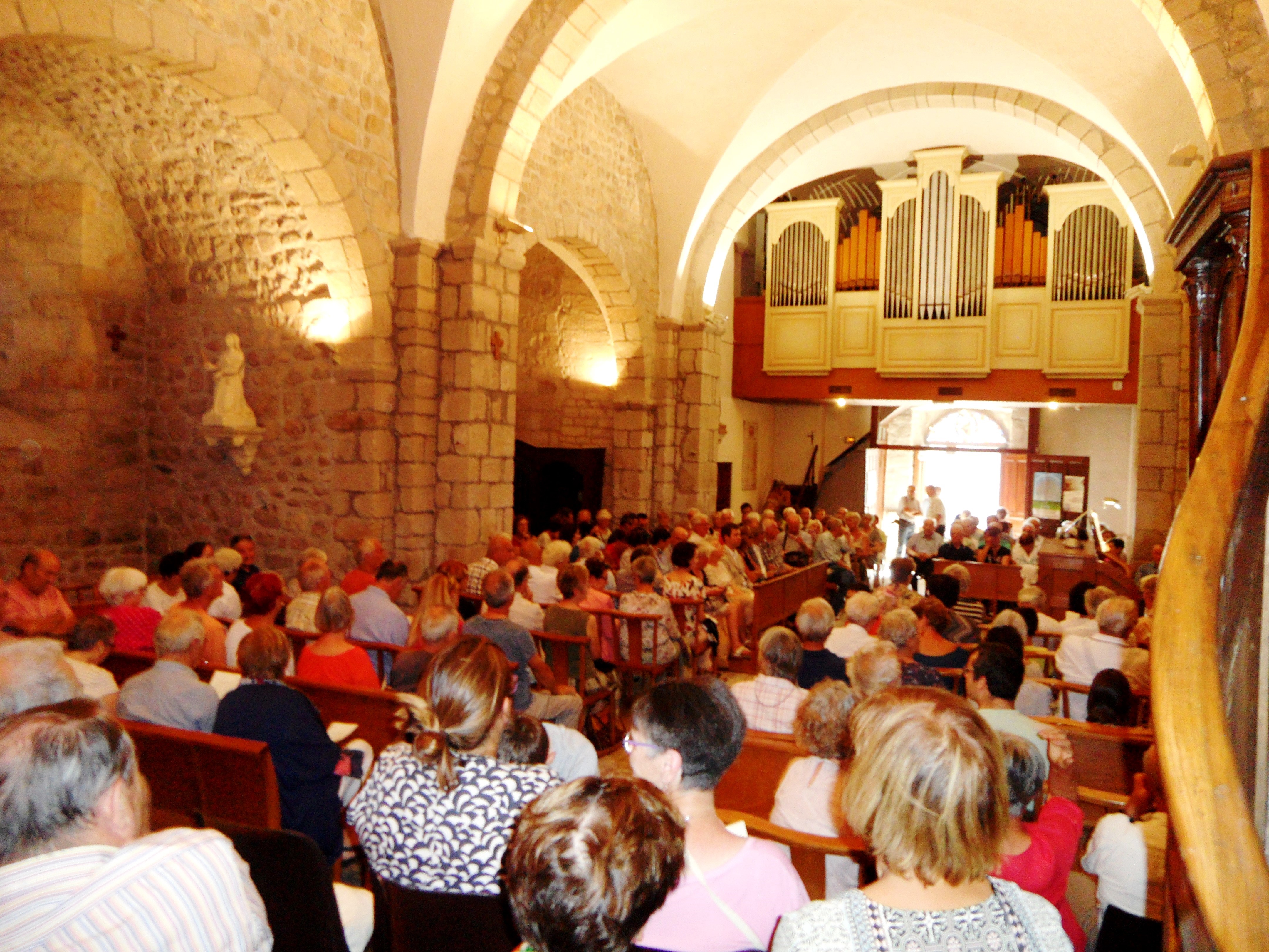 Lors d'un concert en l'église Saint-Pierre en 2017