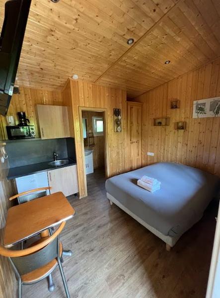 Chambre Motel - Camping des Epinettes - St Romain de Jalionas - Balcons du Dauphiné