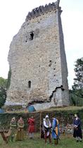 photo_spia_adoubement_adulte_tour_du_chateau_vue__en_entier.jpg