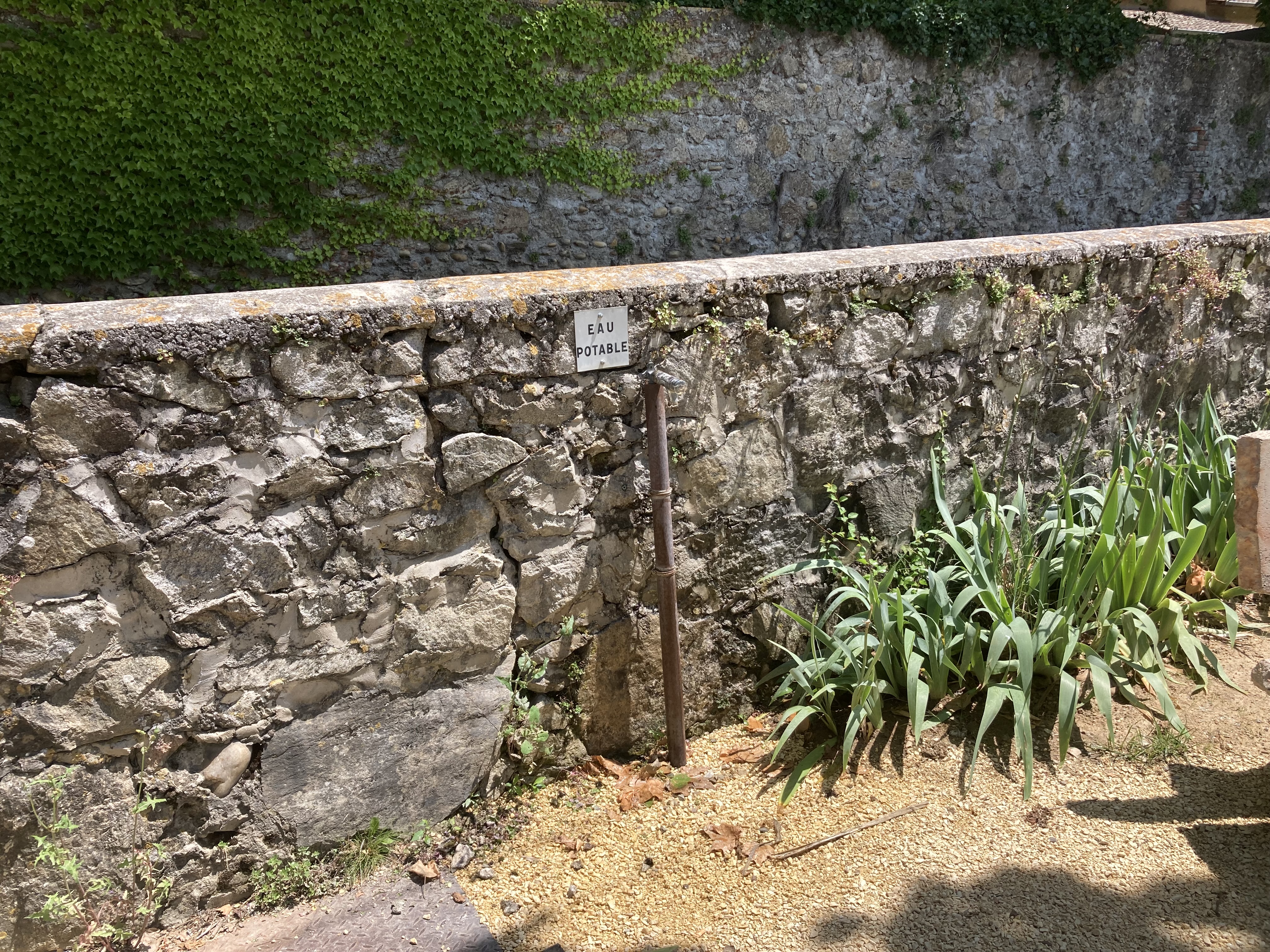 Aire de pique nique à Andancette au bord de la Viarhôna