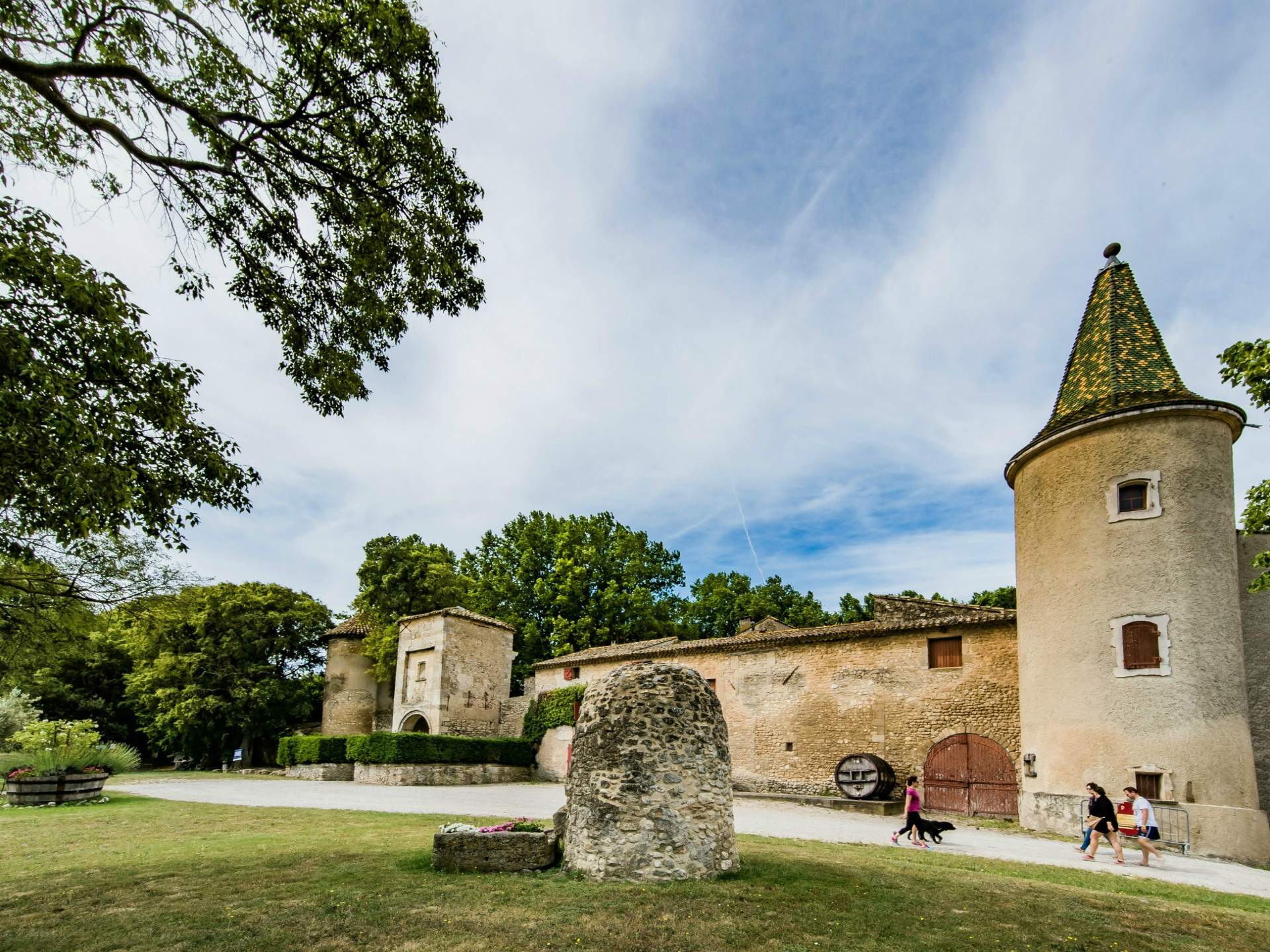 Aux environs de Château Bas