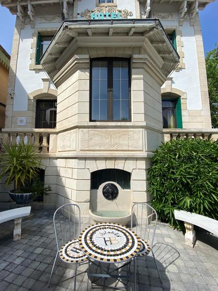 Fontaine Terrasse Façade