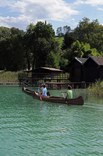 Canoë canadien sur le lac