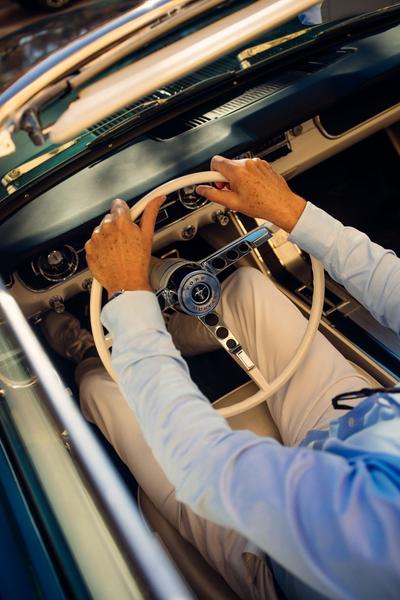 Découvrez la Côte d'Azur à bord d'une voiture ancienne avec Sunset Ride