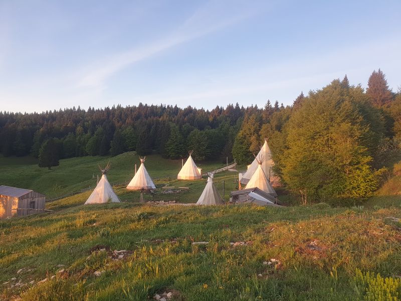 Lever du soleil au Village tipi