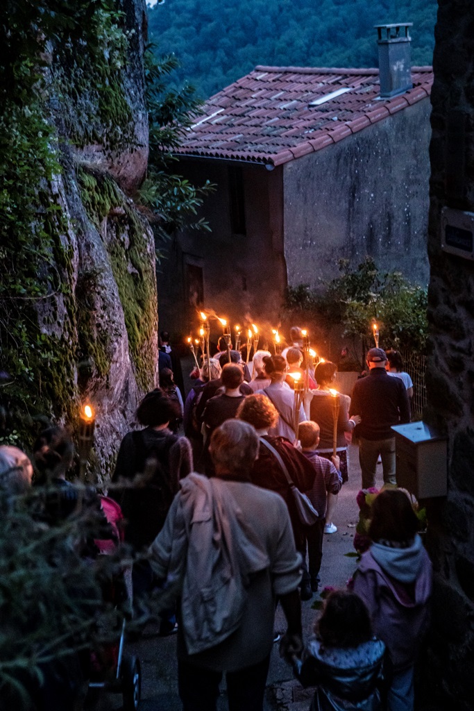 mazamet_2019-07_hautpoul-visite guidée-Flambeaux4_simon-pratdessus