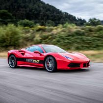 Tour en Ferrari dans les Portes du Soleil